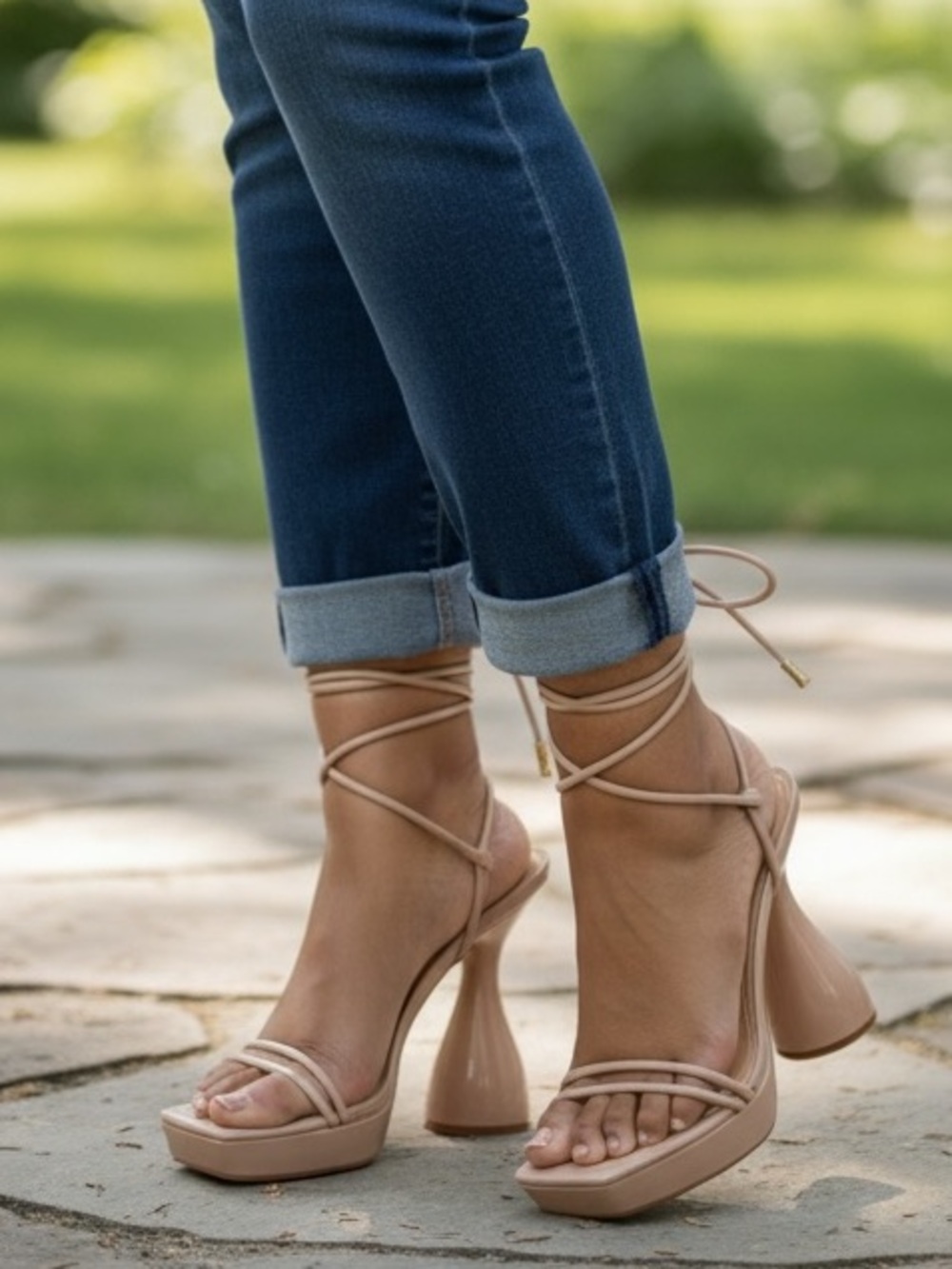 NWT Bella Marie Platforms With Sculpted Shiny Heel And Tie Up Straps